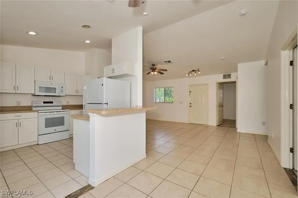 3825/3827 Hollycrest Street Fort Myers FL 33905