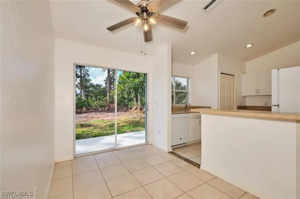 3825/3827 Hollycrest Street Fort Myers FL 33905