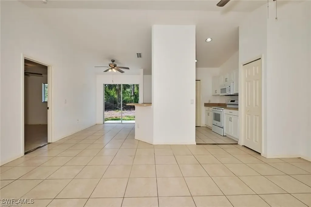 3825/3827 Hollycrest Street Fort Myers FL 33905