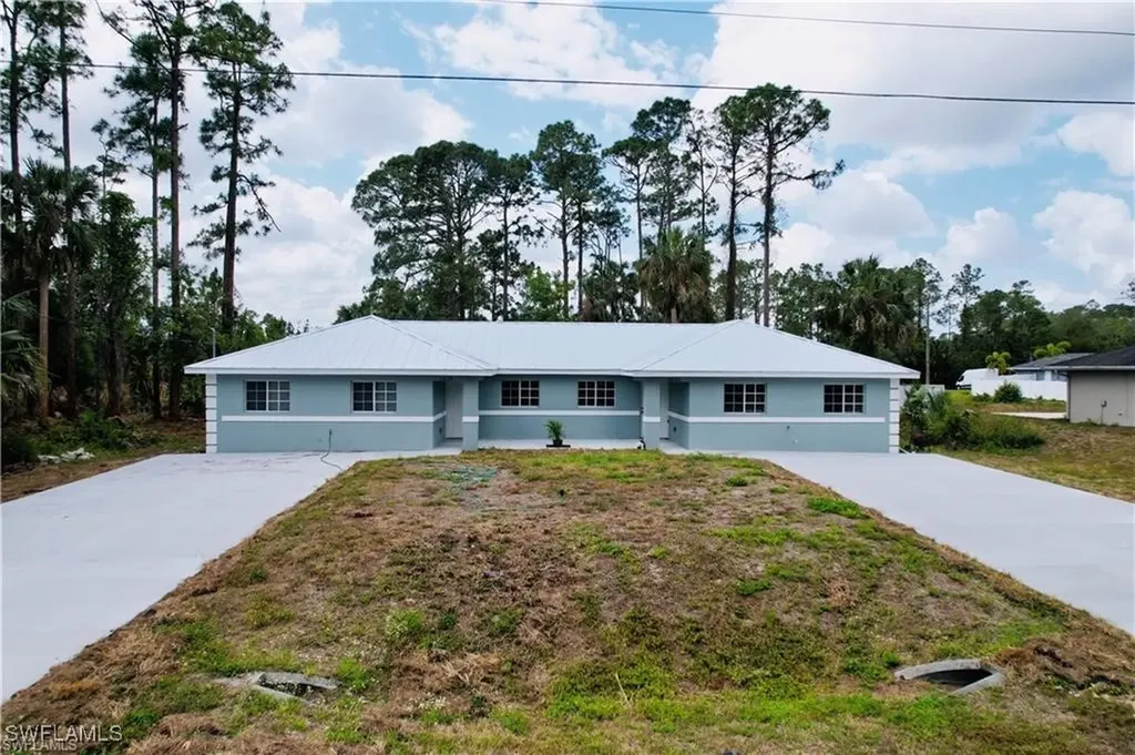 3825/3827 Hollycrest Street Fort Myers FL 33905