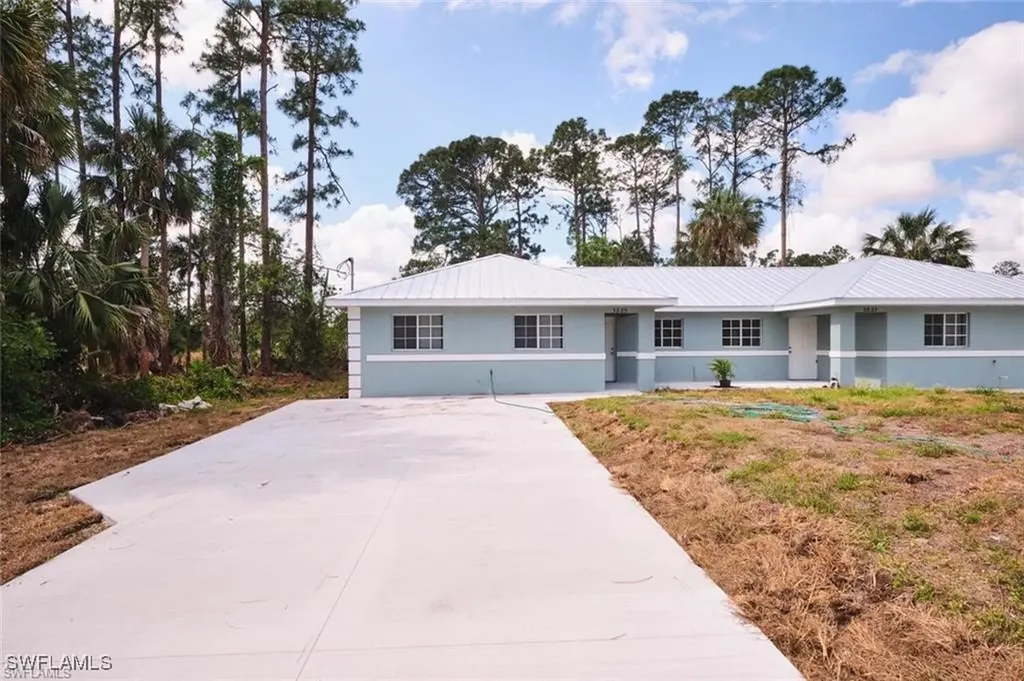 3825/3827 Hollycrest Street Fort Myers FL 33905