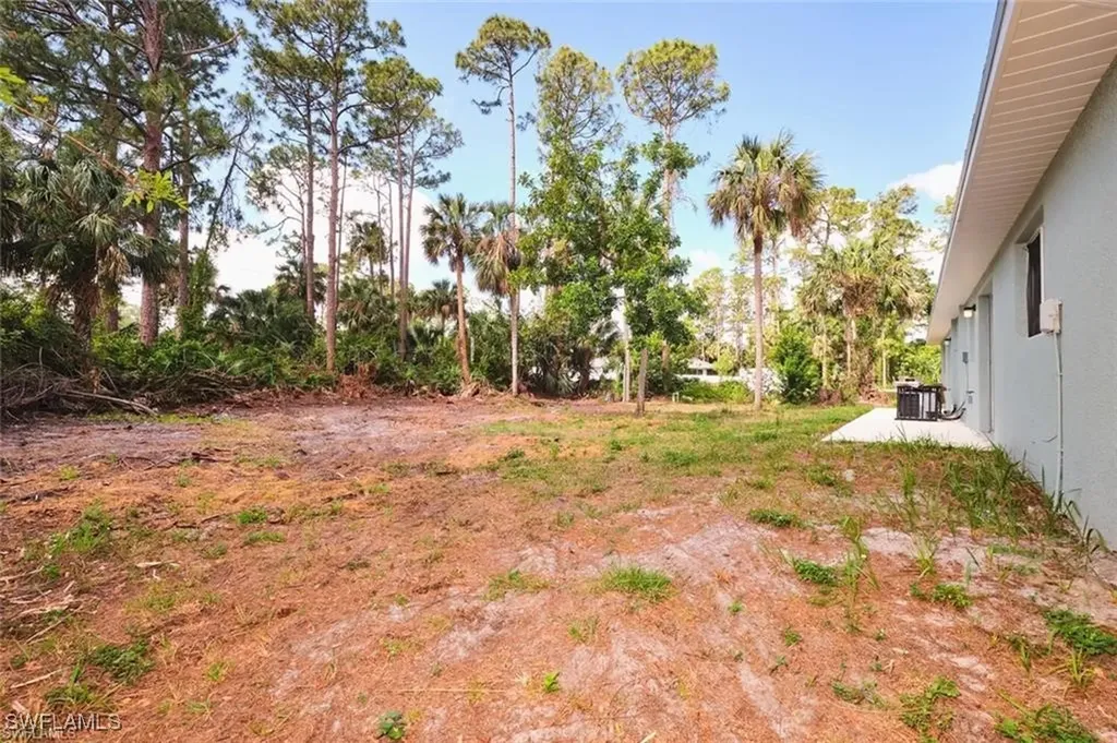 3825/3827 Hollycrest Street Fort Myers FL 33905