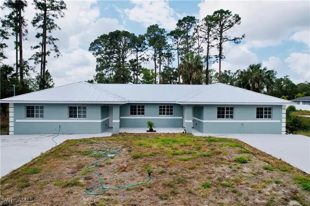 3825/3827 Hollycrest Street Fort Myers FL 33905