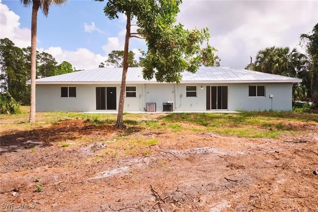 3825/3827 Hollycrest Street Fort Myers FL 33905