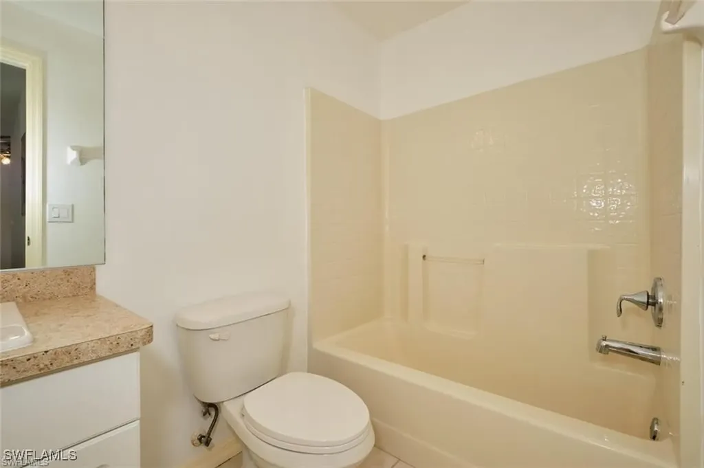3825/3827 Hollycrest Street Fort Myers FL 33905