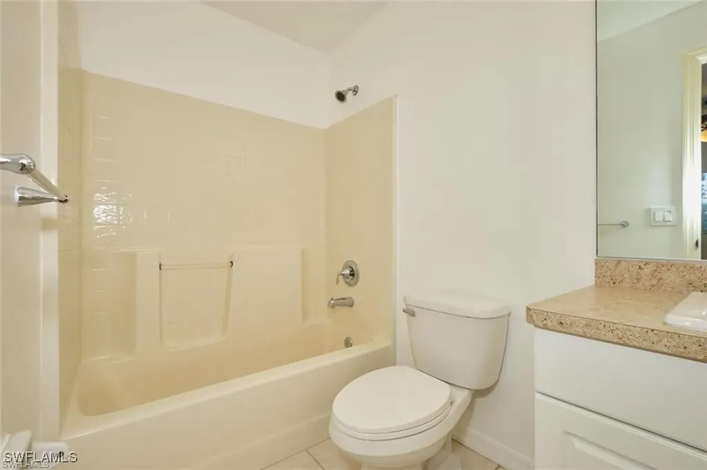 3825/3827 Hollycrest Street Fort Myers FL 33905