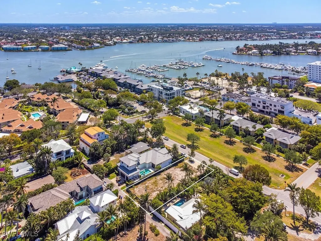 Naples FL, 729 Broad Avenue S