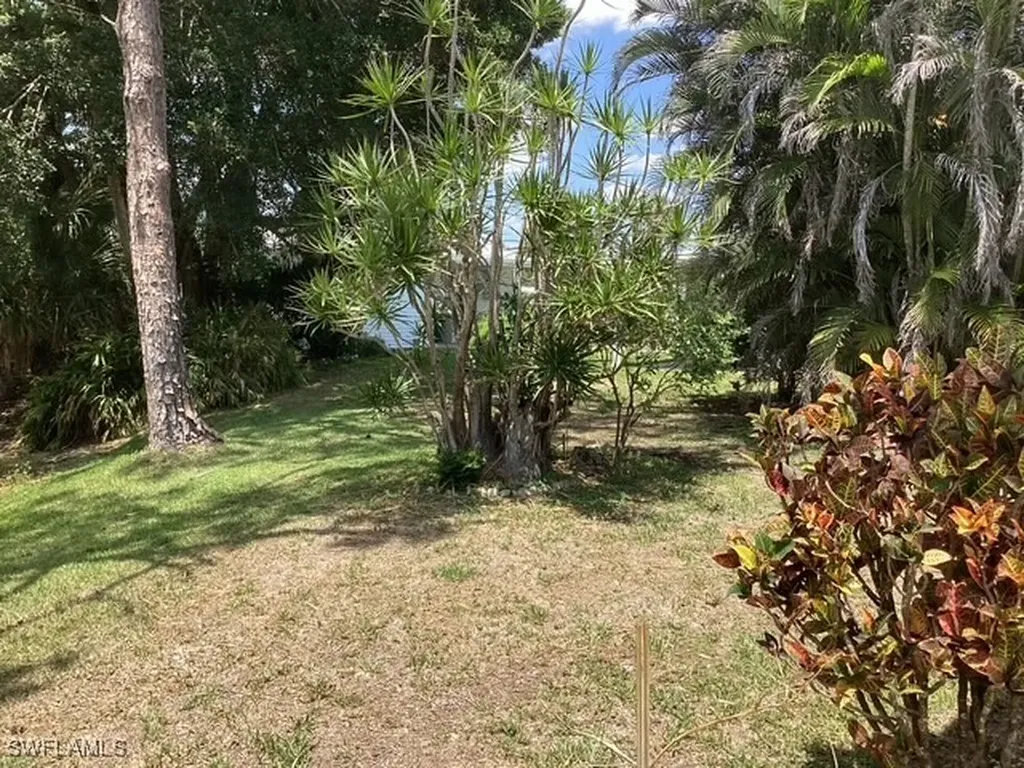 10 Le Mans Drive Naples FL 34112