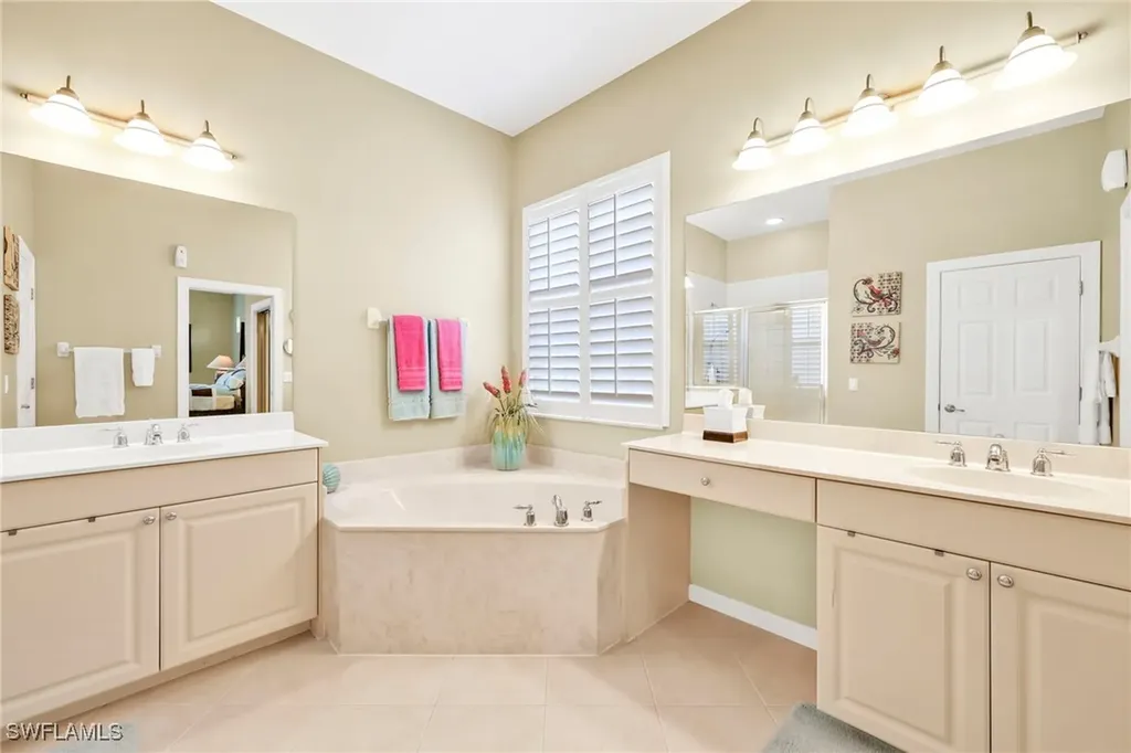 15864 Delaplata Lane Naples FL 34110