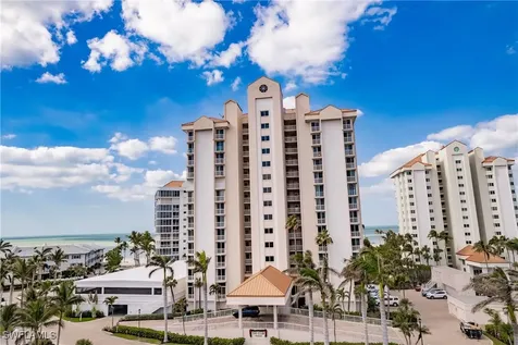 40 Seagate Drive Naples FL 34103