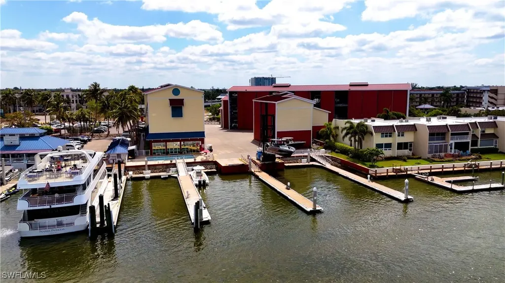 750 River Point A1-17 Drive Naples FL 34102
