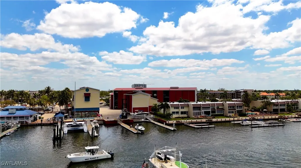 750 River Point A1-17 Drive Naples FL 34102