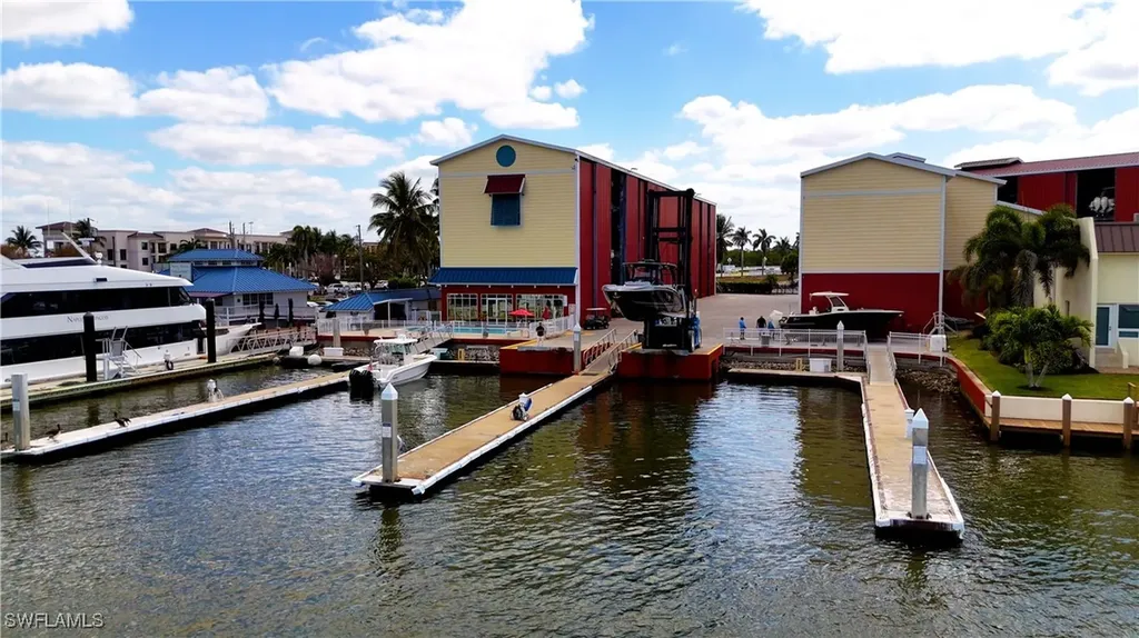 750 River Point A1-17 Drive Naples FL 34102