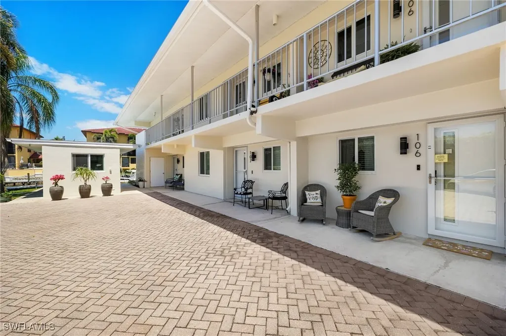 1417 Chesapeake Avenue Naples FL 34102