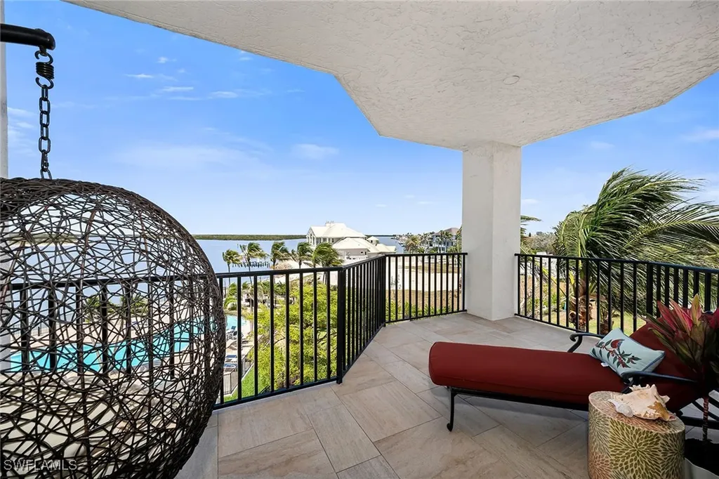 700 La Peninsula Boulevard Naples FL 34113