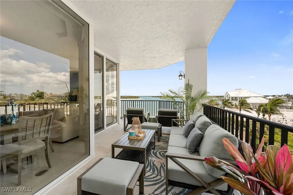 700 La Peninsula Boulevard Naples FL 34113