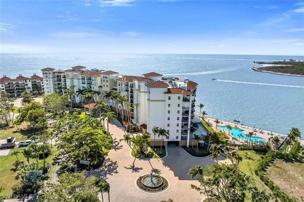 700 La Peninsula Boulevard Naples FL 34113