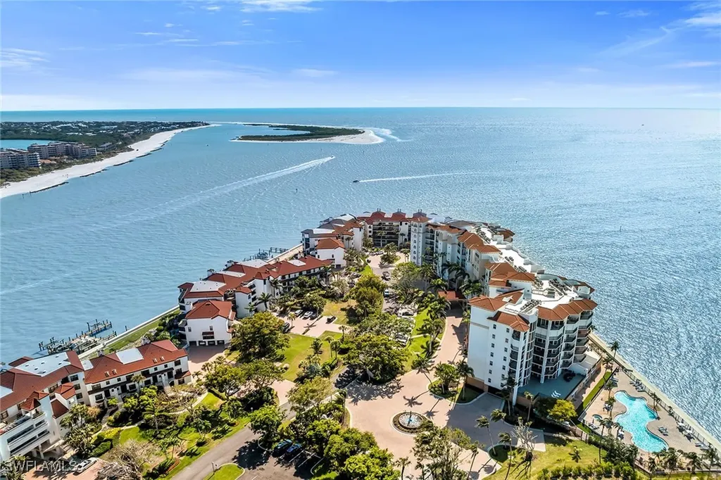 700 La Peninsula Boulevard Naples FL 34113
