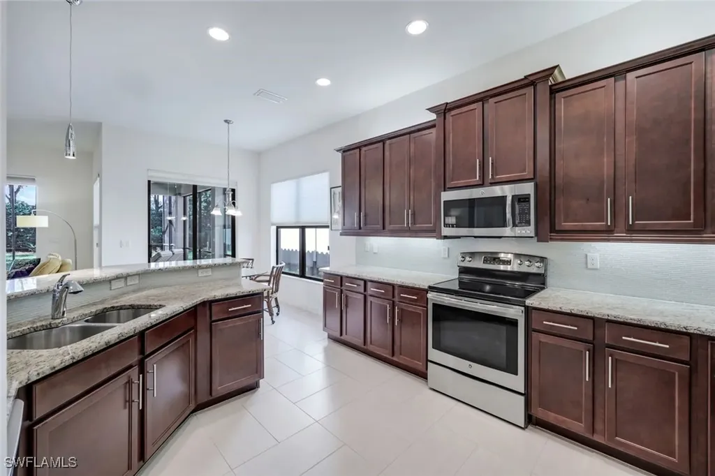 3267 Pacific Drive Naples FL 34119