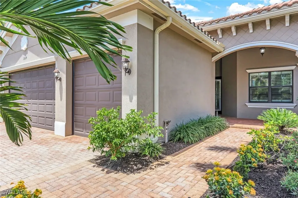 3224 Pacific Drive Naples FL 34119