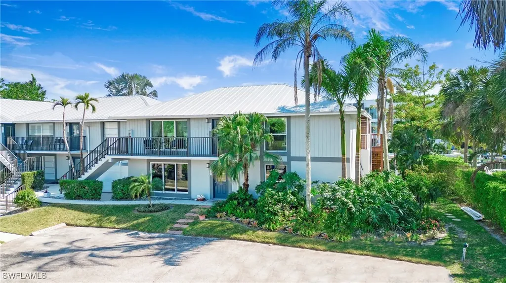 1560 Blue Point Avenue Naples FL 34102