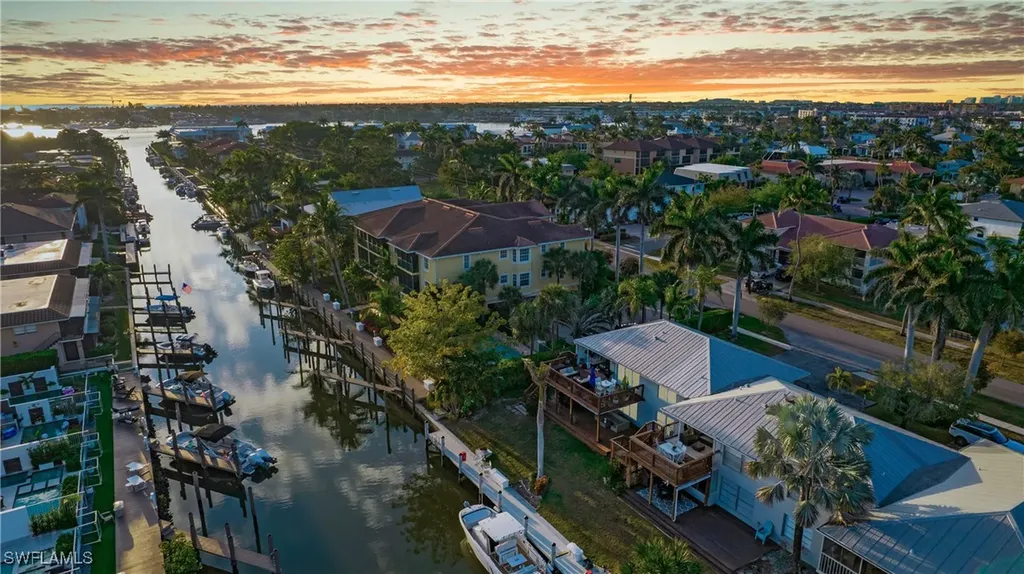 1560 Blue Point Avenue Naples FL 34102