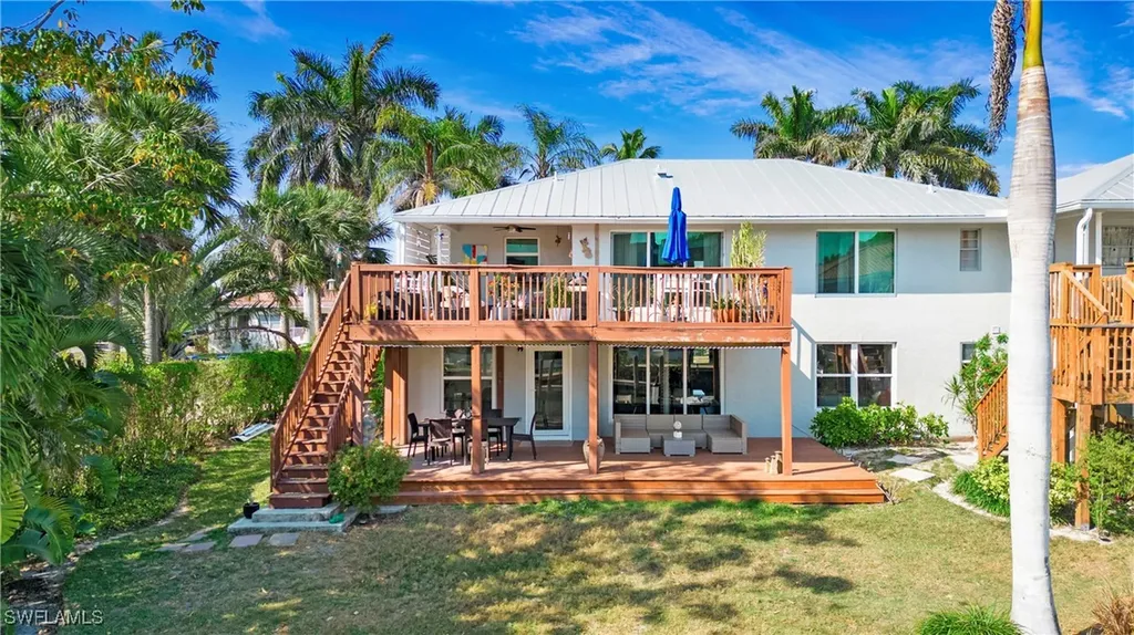 1560 Blue Point Avenue Naples FL 34102