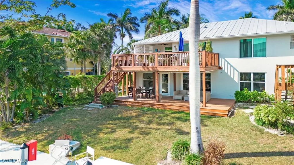 1560 Blue Point Avenue Naples FL 34102