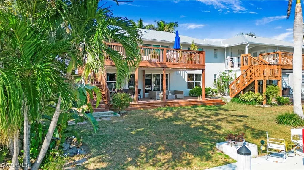 1560 Blue Point Avenue Naples FL 34102