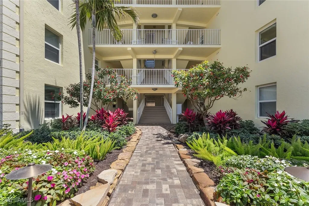 2850 Gulf Shore Boulevard N Naples FL 34103