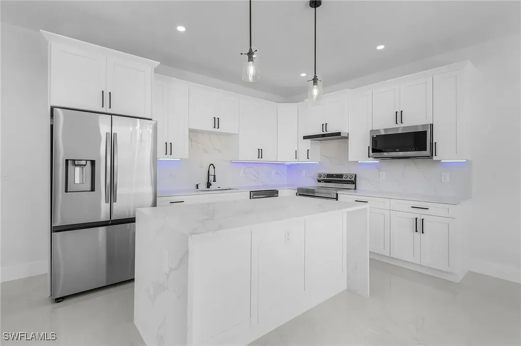 927 NE 13th Place Cape Coral FL 33909