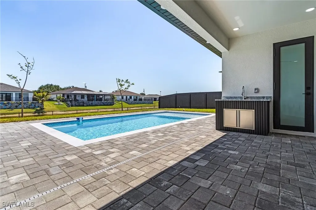 927 NE 13th Place Cape Coral FL 33909
