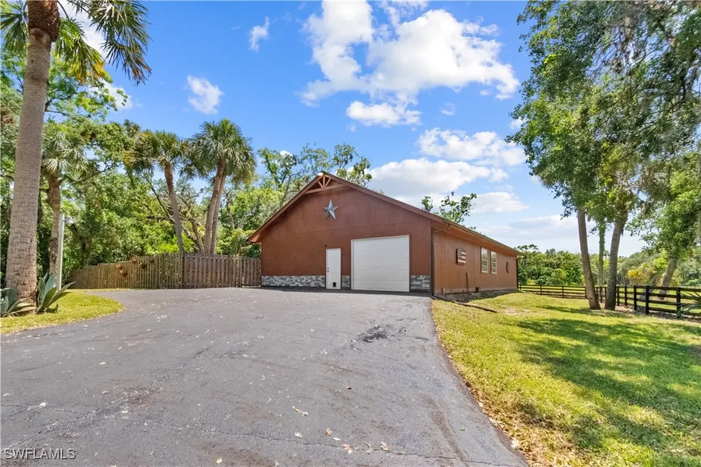 19861 N River Road Alva FL 33920