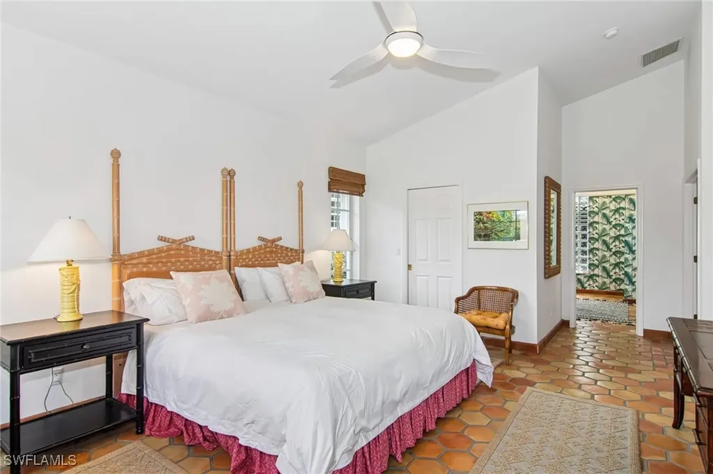 234 Edgemere Way E Naples FL 34105