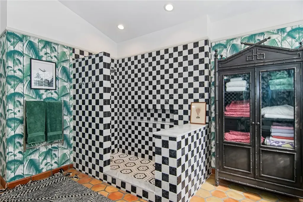 234 Edgemere Way E Naples FL 34105