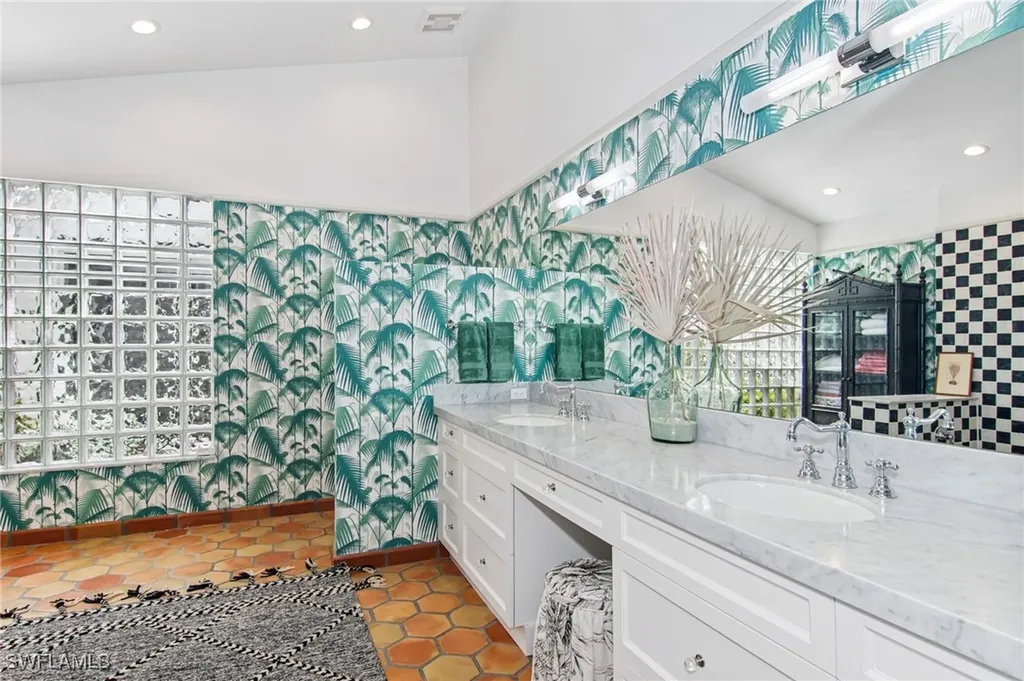 234 Edgemere Way E Naples FL 34105