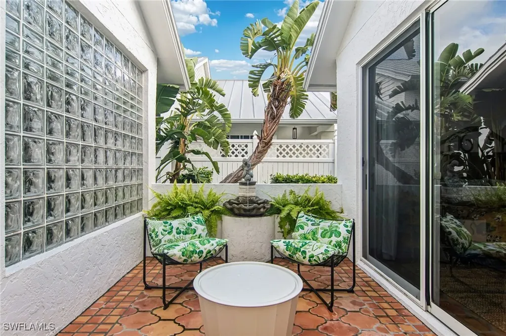 234 Edgemere Way E Naples FL 34105