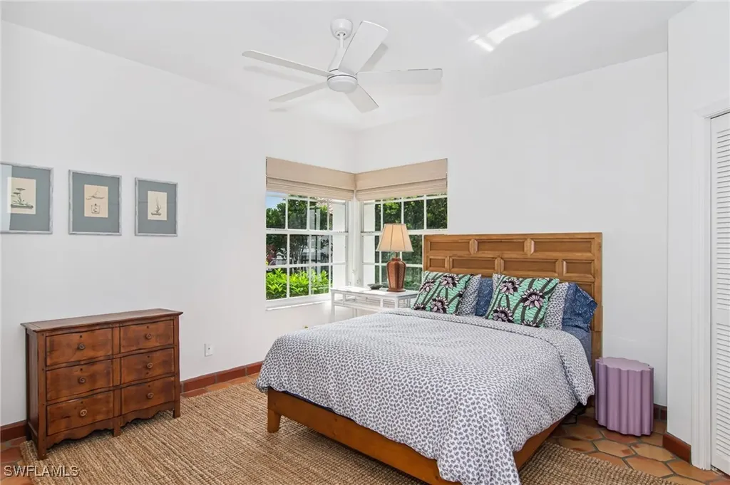 234 Edgemere Way E Naples FL 34105