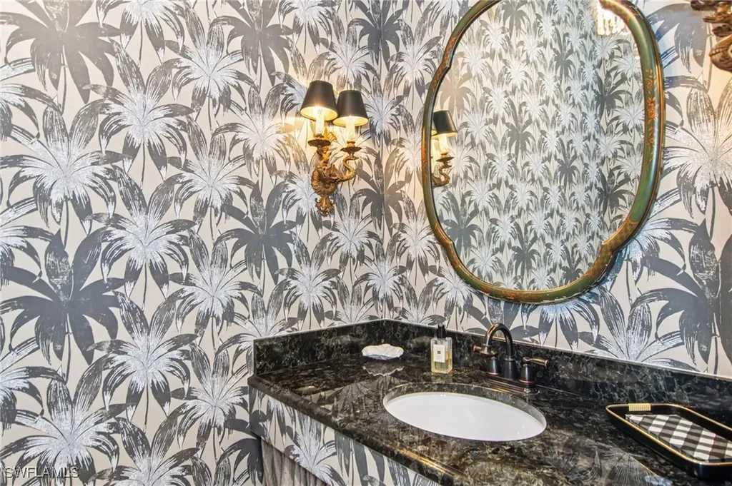 234 Edgemere Way E Naples FL 34105