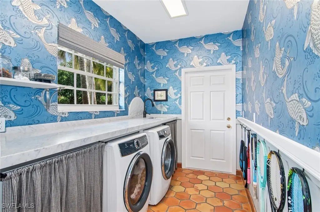 234 Edgemere Way E Naples FL 34105