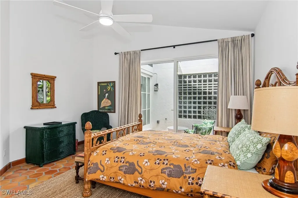 234 Edgemere Way E Naples FL 34105