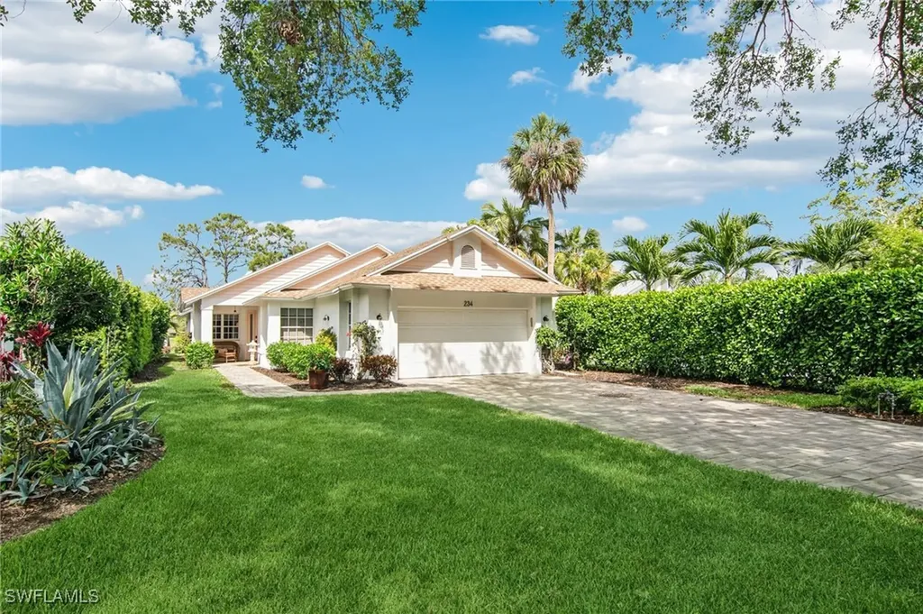 234 Edgemere Way E Naples FL 34105