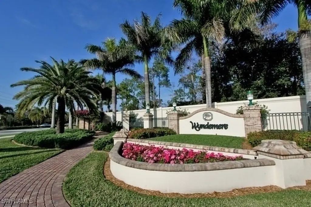 234 Edgemere Way E Naples FL 34105
