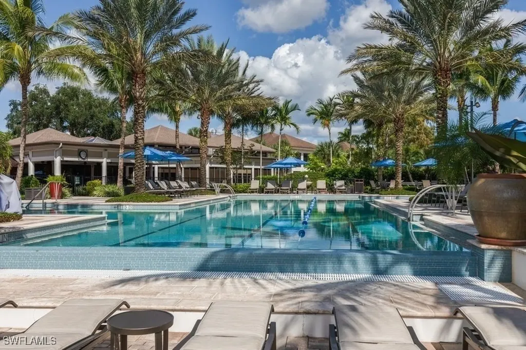 234 Edgemere Way E Naples FL 34105