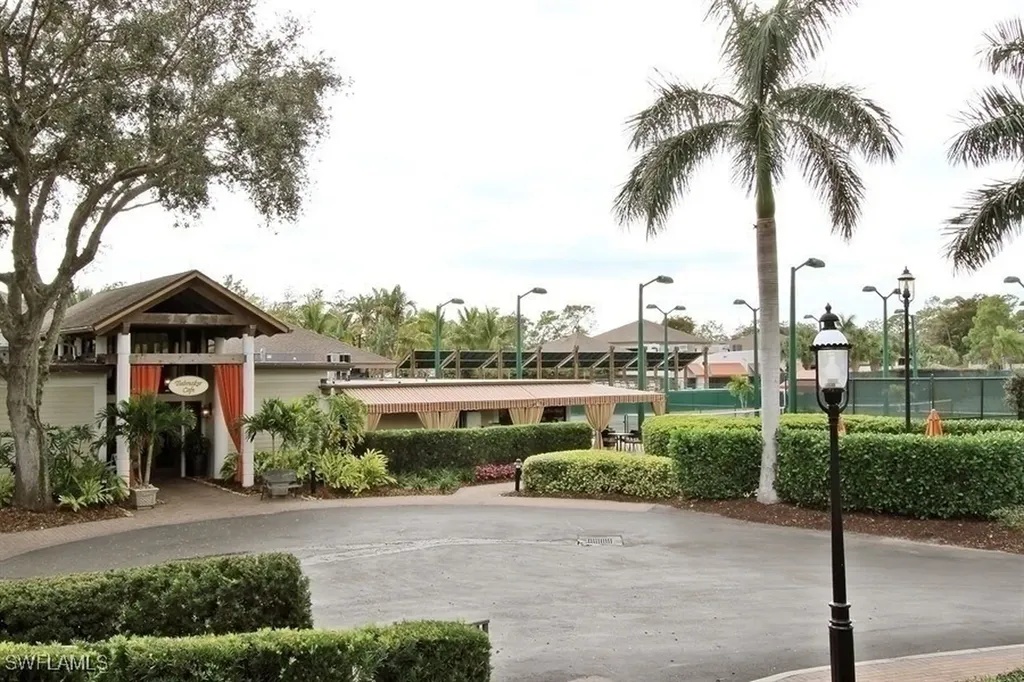 234 Edgemere Way E Naples FL 34105