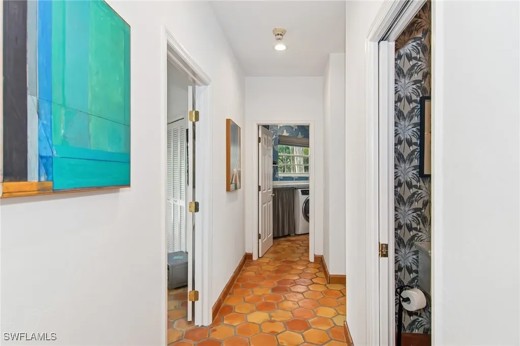 234 Edgemere Way E Naples FL 34105