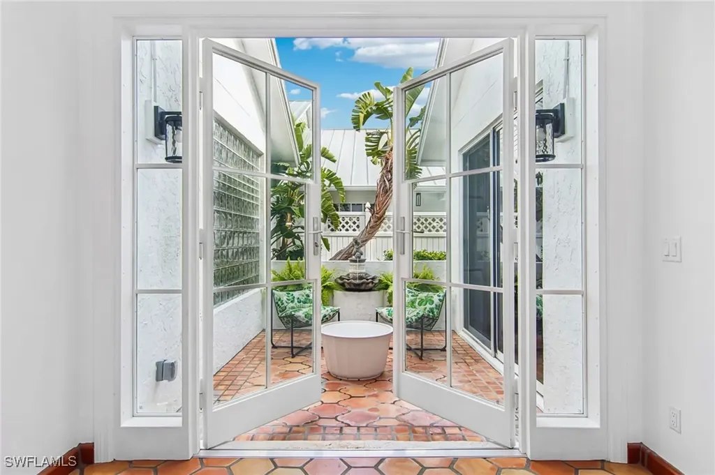234 Edgemere Way E Naples FL 34105