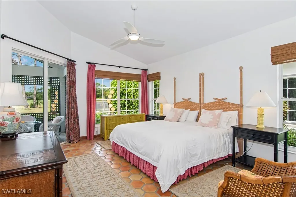 234 Edgemere Way E Naples FL 34105