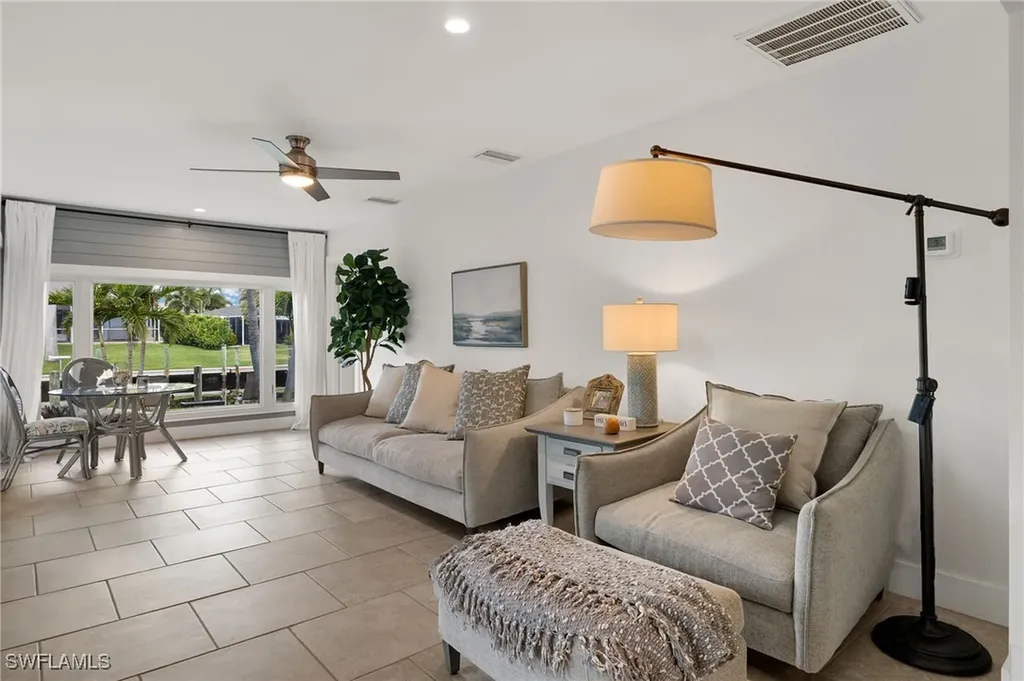5208 SW 2nd Place Cape Coral FL 33914