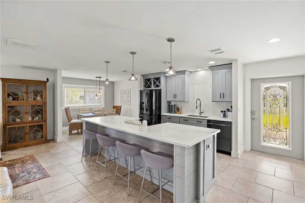 5208 SW 2nd Place Cape Coral FL 33914